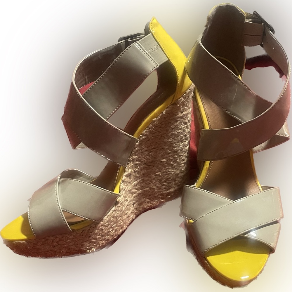 Xhilaration size 9 yellow and gray wedge heels